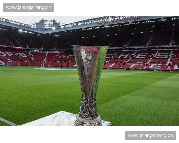 詹俊解读欧联杯决赛精彩瞬间,深度分析球队表现与赛场亮点 詹俊解读欧联杯决赛精彩瞬间,深度分析球队表现与赛场亮点